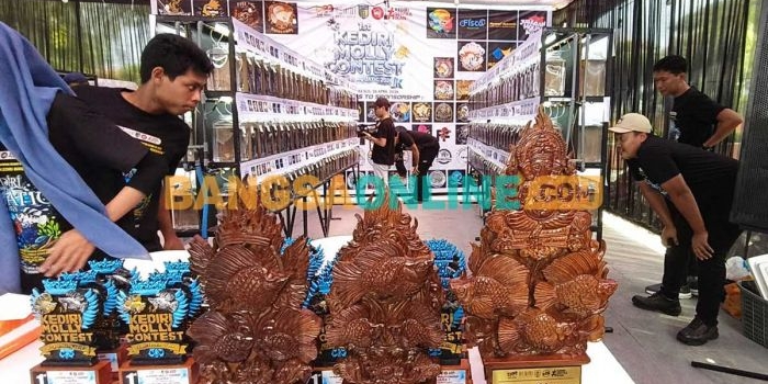 kontes-ikan-molly-meriahkan-hari-jadi-kabupaten-kediri-ke-1222