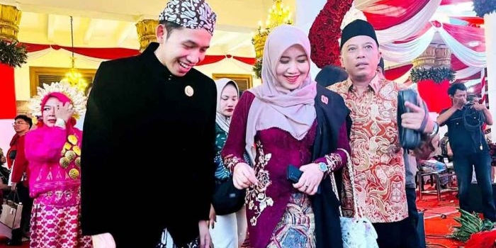 momen-hangat-ning-lia-dan-putra-gubernur-khofifah-saat-upacara-17-agustus-di-grahadi