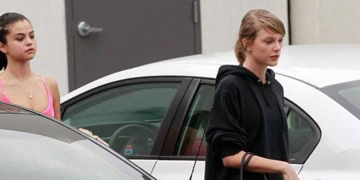 Selena Gomez dan Taylor Swift, susahnya jadi artis. Tanpa make up pun tetap jadi berita. foto: repro mirror.co.uk