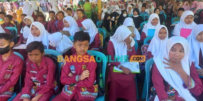 Para murid peserta Olimpiade Sains di Pondok Pesantren Amanatul Ummah, Pacet, Kabupaten Mojokerto. Foto: ROCHMAT SAIFUL ARIS/BANGSAONLINE