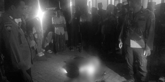 Petugas dari Polsek Winongan, Kabupaten Pasuruan, ketika mengevakuasi pelaku curanmor atau pencurian kendaraan bermotor di wilayah hukumnya.