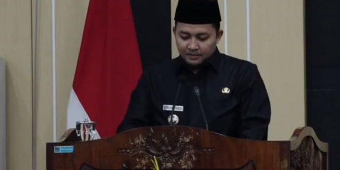 rapat-paripurna-dprd-kabupaten-pasuruan-bupati-sampaikan-rencana-perubahan-kua-dan-ppas-apbd-2025