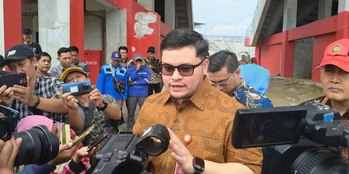 bupati-kediri-targetkan-stadion-gelora-daha-jayati-tuntas-tahun-2027