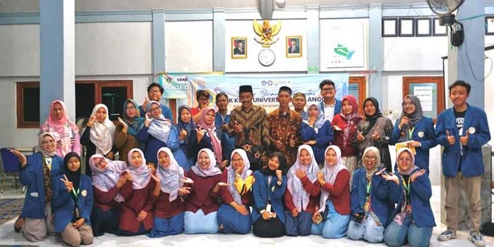 akhiri-kkn-di-desa-sukorejo-mahasiswa-bbk-6-unair-gelar-pentas-seni