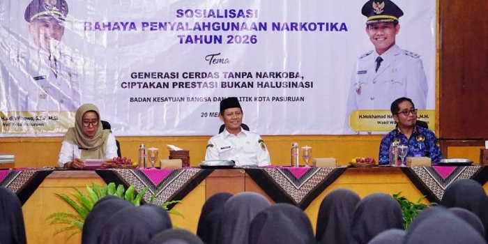 Wakil Wali Kota Pasuruan ketika menghadiri sosialisasi bahaya penyalahgunaan narkotika di SMKN 1.