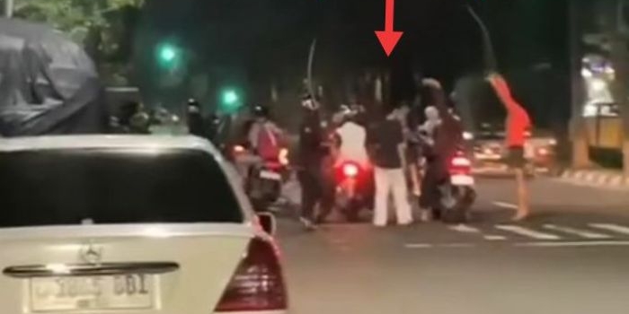 gangster-bersajam-serang-kampung-kupang-krajan-surabaya-saat-patroli-sahur