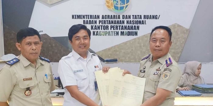 kai-daop-7-madiun-terima-17-sertifikat-elektronik-senilai-rp39-miliar-dari-bpn