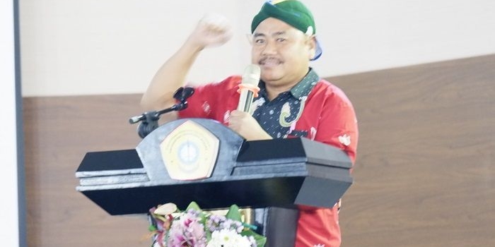 Prof Dr Aksin Wijaya saat menjadi pembicara di Pengenalan Kehidupan Kampus Mahasiswa Baru (PKKMB Sakera) UTM, di Gedung Pertemuan, Selasa (2/7/2022).