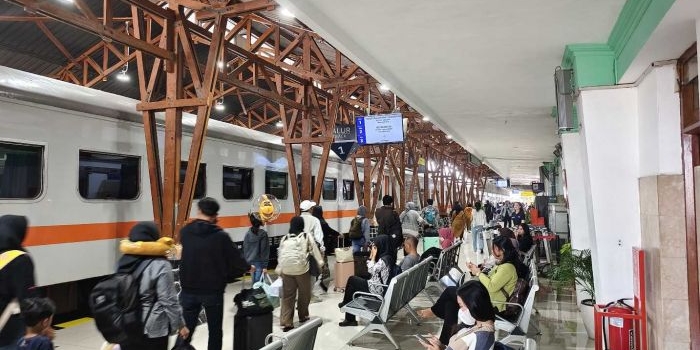 long-weekend-akhir-mei-kai-daop-7-catat-3-407-penumpang-diberangkatkan-dari-stasiun-kediri