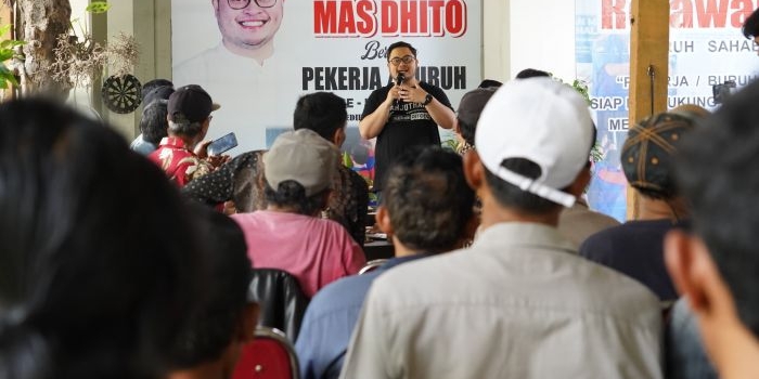 Calon Bupati Kediri nomor urut 2 Hanindhito Himawan Pramana saat berdialog dengan SPSI