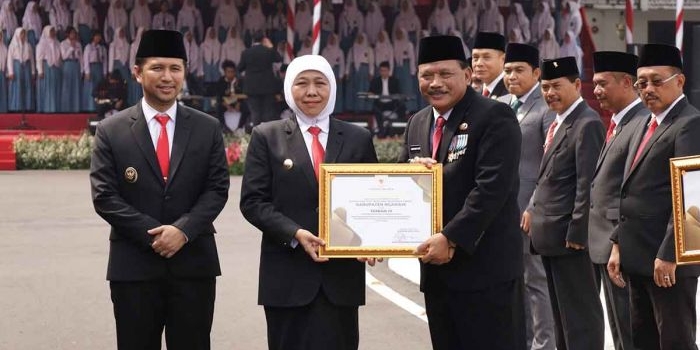 bupati-nganjuk-raih-penghargaan-di-peringatan-hari-kebangkitan-nasional-2025