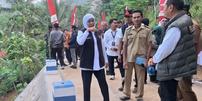 tinjau-hasil-rekonstruksi-talud-di-pacitan-gubernur-jatim-disambut-ucapan-terima-kasih-dari-warga