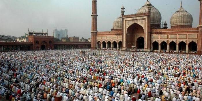 muslim di india sedang melaksanakan ibadah. foto: arrahmah.com