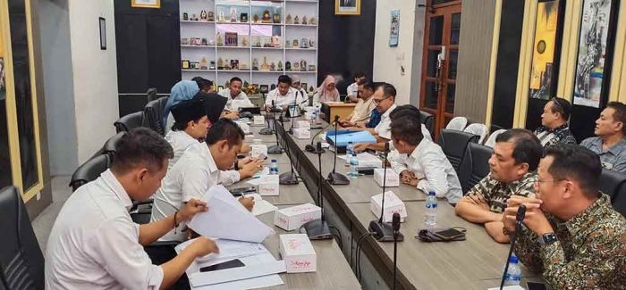 audiensi-pt-smelting-dengan-eks-karyawan-dprd-gresik-usul-utang-rp20-miliar-dihapus