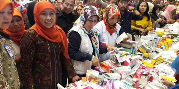 Khofifah Indar Parawansa saat kegiatan di Islamic Center. foto: DIDI ROSADI/ BANGSAONLINE