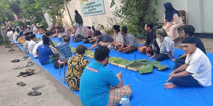 warga-mojoroto-kota-kediri-buat-150-lengkong-dari-pelepah-pisang-tradisi-jawa-yang-ramah-lingkungan