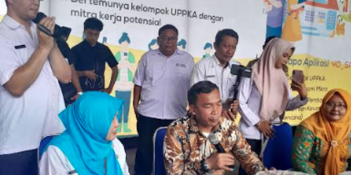 Menteri Kependudukan dan Pembangunan Keluarga, Dr. Wihaji di kegiatan Grebek Pasar