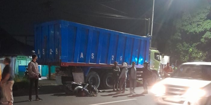 pemotor-di-krian-sidoarjo-tewas-usai-hantam-truk-yang-sedang-parkir