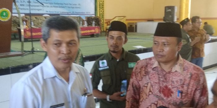 Handoro Ismanto, Kabid Nelayan Dinas Perikanan dan Kelautan Provinsi Jawa Timur didampingi H. Sholahudin. 