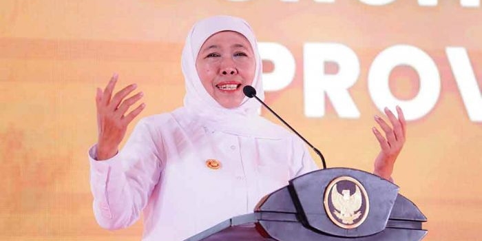 sejahterakan-pekerja-industri-tembakau-khofifah-salurkan-blt-rp557-miliar-untuk-4-207-buruh-rokok