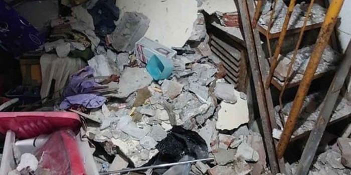 rumah-di-dupak-timur-surabaya-roboh-ibu-dan-anak-terjebak