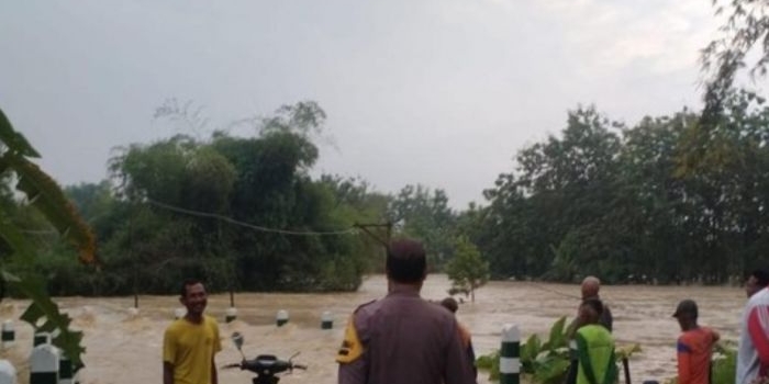 hujan-lebat-sungai-gandong-di-ngasem-bojonegoro-meluap-dan-sebabkan-banjir