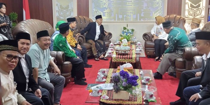 di-unila-lampung-kiai-asep-ungkap-asrama-amanatul-ummah-dulu-gudang-kayu-dan-kandang-ayam