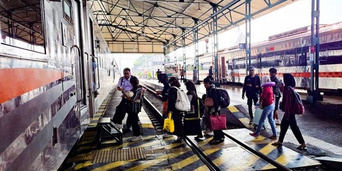 penumpang-melonjak-selama-libur-panjang-kenaikan-isa-almasih-kai-daop-7-tambah-formasi-kereta