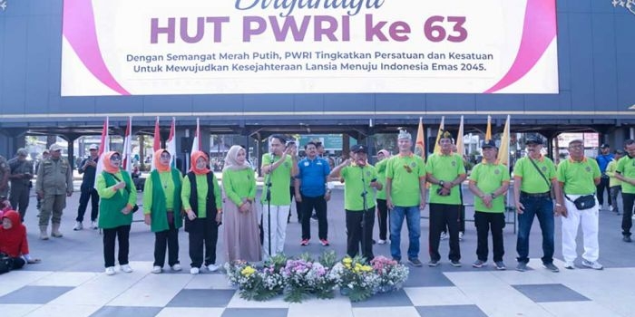peringati-hut-ke-63-pwri-jember-gelar-senam-massal-bersama-bupati-di-alun-alun