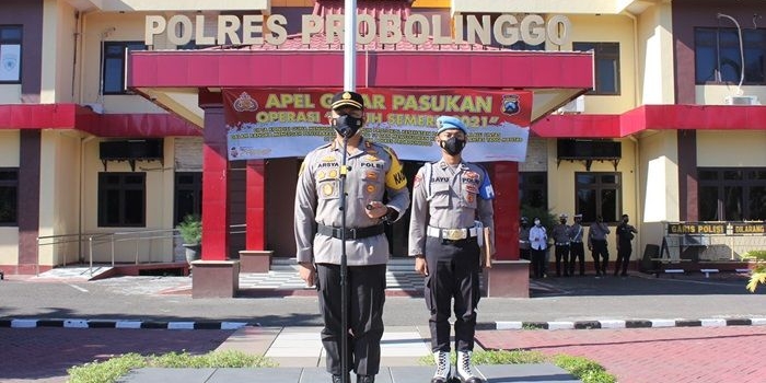 Kapolres Probolinggo AKBP Teuku Arsya Khadafi memimpin Apel Gelar Pasukan Operasi Patuh Semeru 2021.