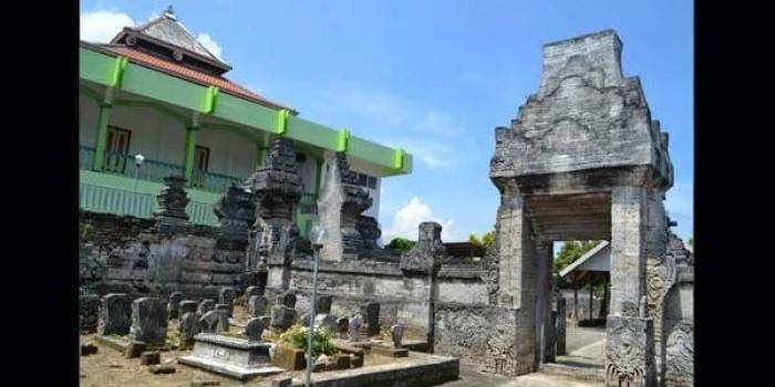 Komplek makam Sendang Duwur di Lamongan yang kini makin ramai dikunjungi. foto: nurqomar/ BANGSAONLINE