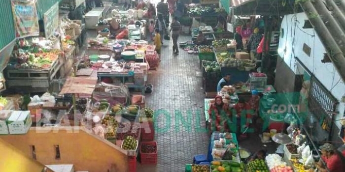 Pasar Tradisional Mimbaan Baru Situbondo. foto: MURSIDI/ BANGSAONLINE
