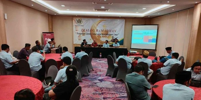 PWI Sidoarjo saat menggelar Dialog Ramadhan yang membahas Literasi Zakat. Foto: Ist