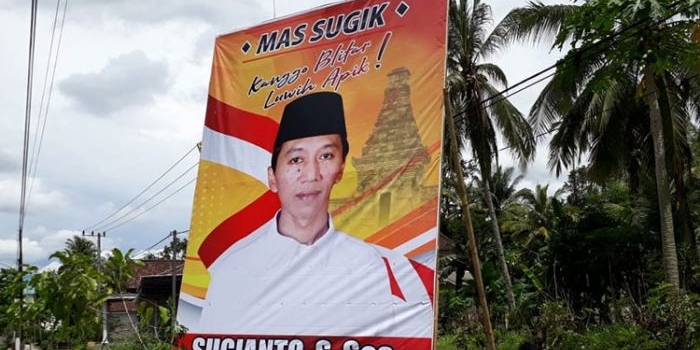 Salah satu baliho berukuran besar di Kabupaten Blitar. (foto: ist).