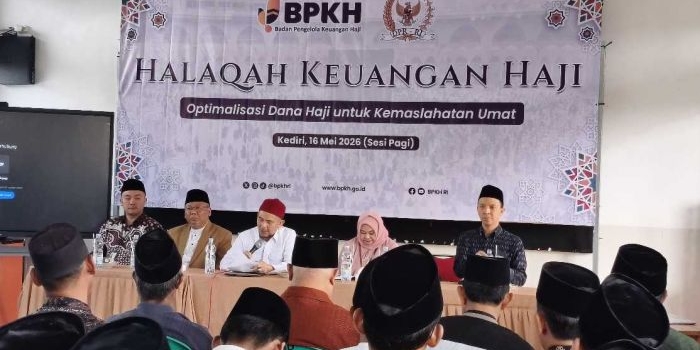 Anggota Komisi VIII DPR RI dari Fraksi PKB, KH. An’im Falachuddin Mahrus, (pegang mik) saat menyampaikan paparan. Foto: Muji Harjita/BANGSAONLINE