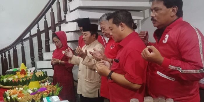 DPD PDI Perjuangan Jawa Timur menggelar tasyakuran atas kemenangan di Pileg dan Pilpres serentak 2019 di kantor DPD PDI Perjuangan Jatim. foto: DIDI/ BANGSAONLINE