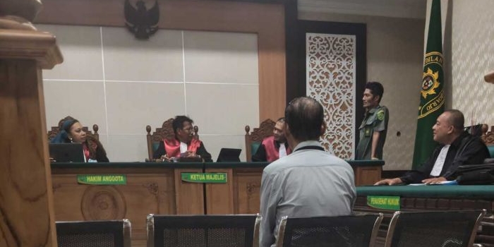 Sidang kasus penggelapan di Sidoarjo.