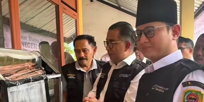 hadapi-ancaman-kekeringan-pemkab-trenggalek-siapkan-teknologi-penghasil-40-liter-air-per-malam