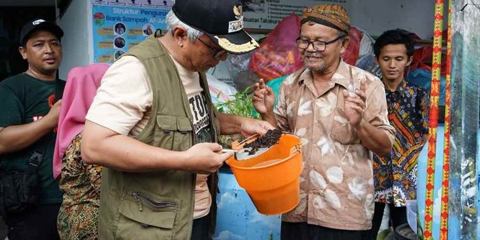 gus-qowim-ajak-masyarakat-kelola-sampah-rumah-tangga-ubah-limbah-jadi-sumber-daya-bernilai-ekonomi