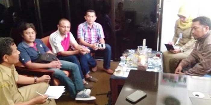 Ketua PWI, Ketua RPS saat melakukan pertemuan dengan Kabag Humas Pemkab Tuban