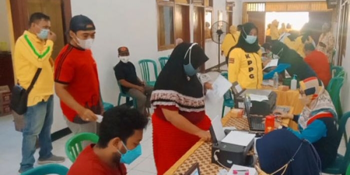 Suasana giat vaksinasi di kantor DPD Golkar Kota Probolinggo.