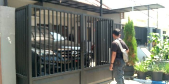 Rumah milik Elianan di Perum Juanda Regency blok CC – 08, Desa Pabean, Kecamatan Sedati yang disatroni pencuri.