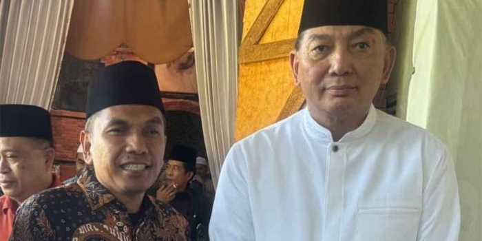 Ketua Umum Ikatan Pemuda Kediri, Tomi Ari Wibowo (kiri) saat bersama Jend TNI (Purn) Safrie Samsudin. Foto: Ist