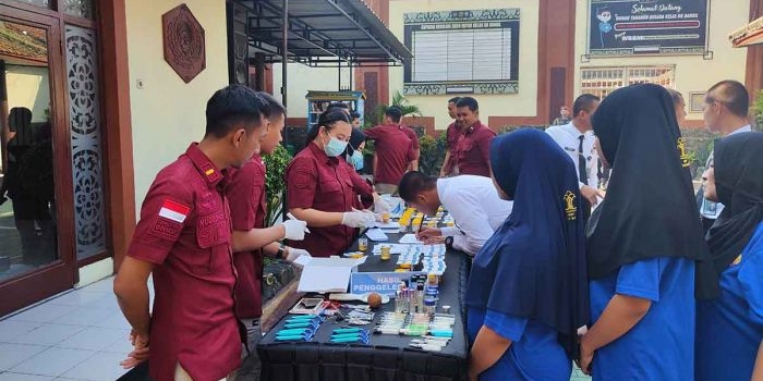 komitmen-bebas-narkoba-rutan-bangil-gelar-tes-urine-pegawai-dan-wbp
