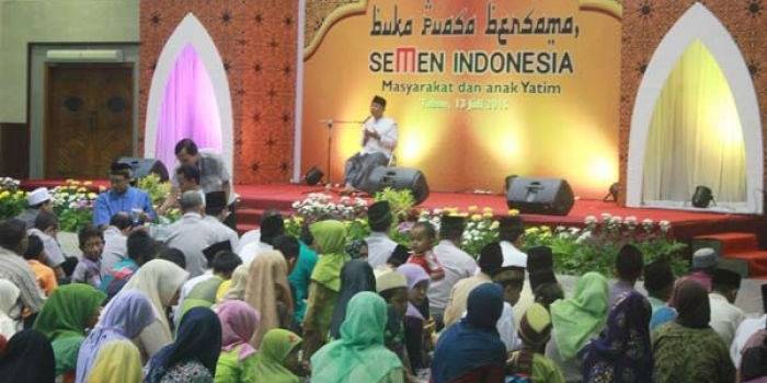 Meriah, Suasana acara bukber dan santunan anak yatim ring 1 yang digelar PT Semen Indonesia. (foto: suwandi/BANGSAONLINE)