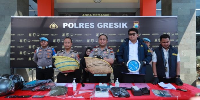arena-judi-sabung-ayam-di-wringinanom-digrebek-polres-gresik-amankan-6-orang
