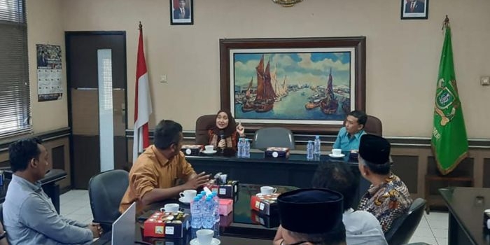Kepala MAN 2 Pamekasan bersama beberapa guru saat mengunjungi Kadin Institute Jawa Timur dan PT. Indo Bismar Surabaya.