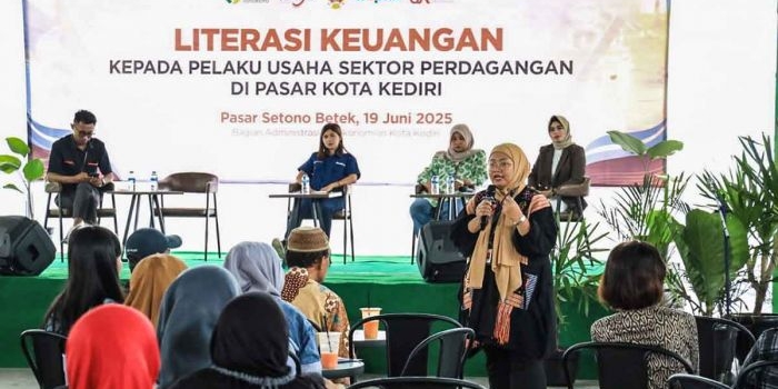 tpakd-kota-kediri-dorong-literasi-keuangan-pedagang-pasar-cegah-risiko-pinjol-ilegal