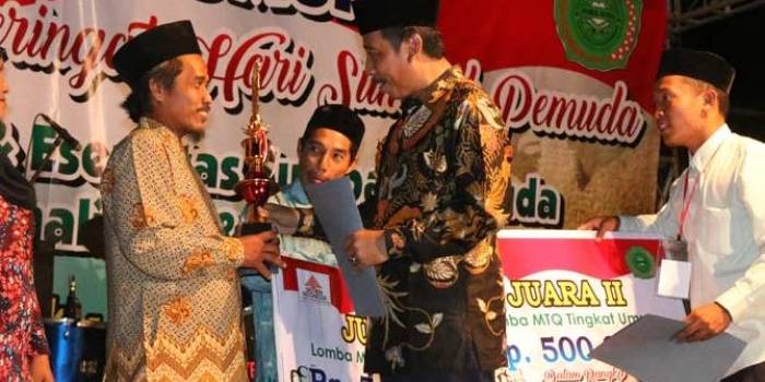 Bupati Rembang, Abdul Hafidz saat prosesi acara sumpah pemuda.