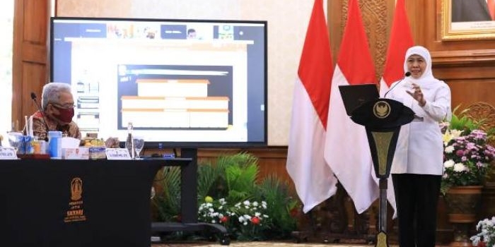 Gubernur Jawa Timur Khofifah Indar Parawansa saat paparan pada Evaluasi SAKIP dan Reformasi Birokrasi Pemerintah Provinsi Jawa Timur secara Virtual di Gedung Negara Grahadi, Surabaya, Kamis (10/9/2020). foto: ist/ bangsaonline.com